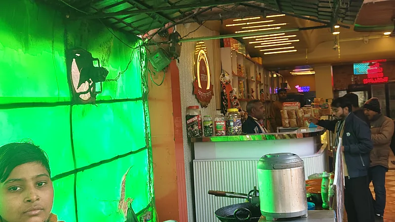 New Rasraj Sweets Restaurant