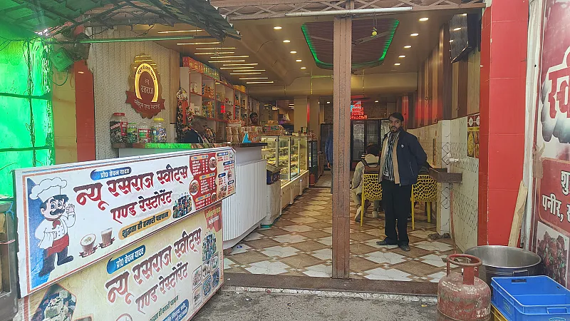 New Rasraj Sweets Restaurant