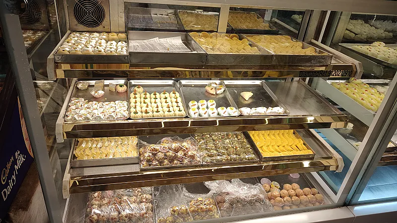 New Rasraj Sweets Restaurant