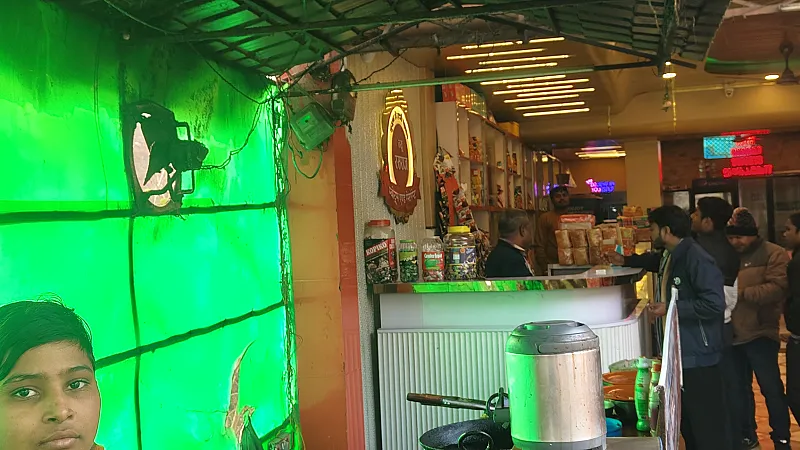 New Rasraj Sweets Restaurant