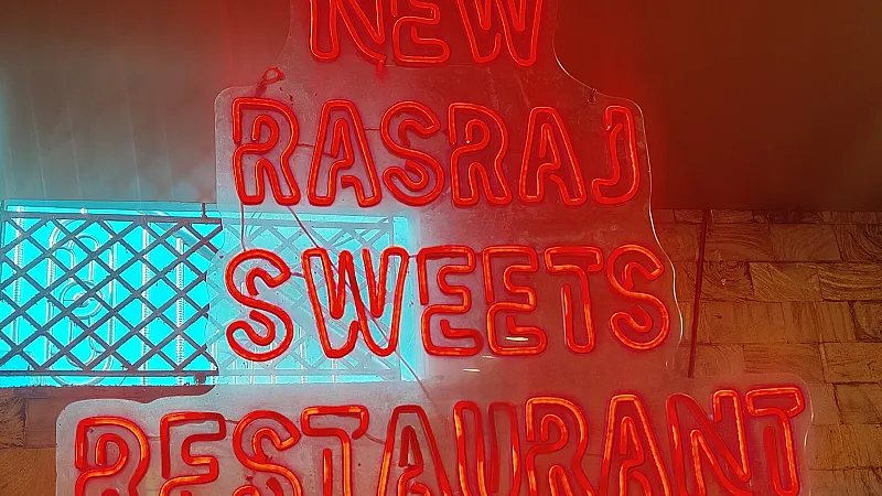 New Rasraj Sweets Restaurant