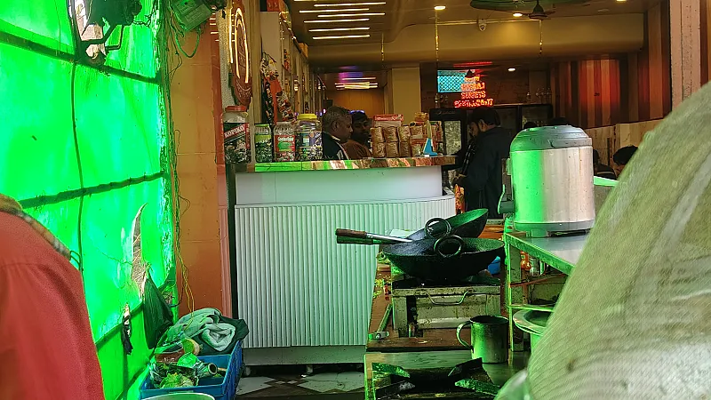 New Rasraj Sweets Restaurant